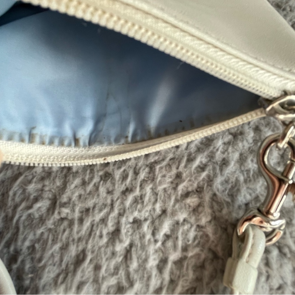 COACH Wristlet size 6''x4'' White Leather with strap zip Logo blue lining - Picture 10 of 11
